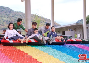 Luông qua ỉn "Chăn ngam tiêng àn" cuồng dan mua he