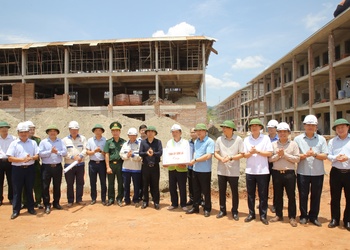  Provincial Party chief inspects construction of inter-level boarding schools in border communes