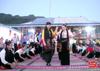 Đồng chí Chủ nhiệm Ủy ban Kiểm tra Tỉnh ủy tham dự Ngày hội Đại đoàn kết toàn dân tộc tại xã Chiềng Hặc