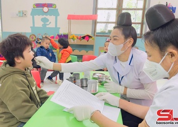 Chăm lo, bảo vệ sức khỏe cho học sinh