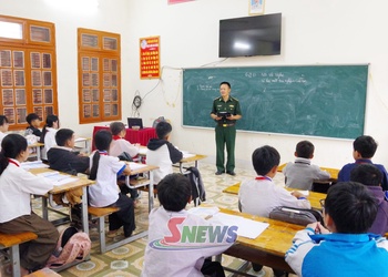Trang bị pháp luật cho học sinh vùng biên