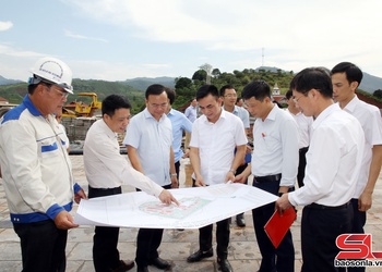 Giám sát việc đầu tư xây dựng trường học cho các xã biên giới