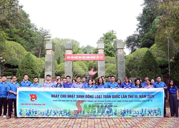 Đoàn Khối các cơ quan Đảng tỉnh dâng hương tưởng niệm các Anh hùng liệt sĩ
