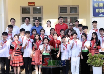 Trao tặng phòng “máy tính cho em”  cho Trường THCS Muổi Nọi