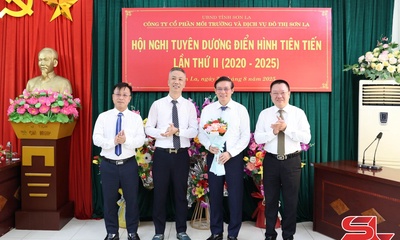 Công ty cổ phần Môi trường và Dịch vụ đô thị Sơn La khen thưởng 20 điển hình tiên tiến
