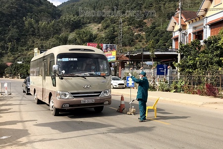 “Bộ đội Cụ Hồ” giúp nhân dân phòng chống dịch Covid-19