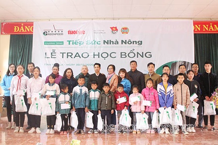Trao học bổng chương trình “Tiếp sức nhà nông”