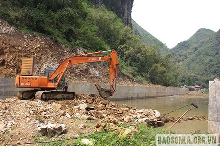 Đẩy nhanh tiến độ dự án kè dọc suối Muội