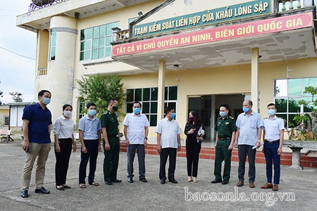 Đồng chí Phó Chủ tịch UBND tỉnh kiểm tra công tác phòng chống dịch COVID -19 tại huyện Mộc Châu, Yên Châu