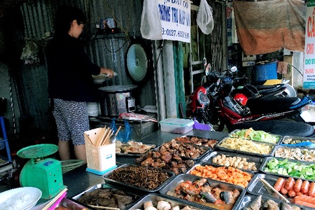 Quán cơm sinh viên: Báo động nỗi lo an toàn thực phẩm