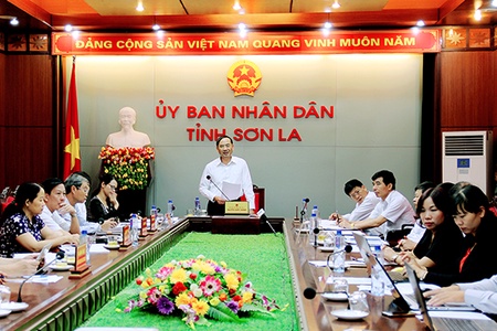 UBND tỉnh: Họp bàn giải pháp khắc phục việc các hộ dân vay nợ tiêu dùng, cho thuê thầu đất trên địa bàn huyện Mai Sơn