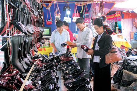 Huyện Yên Châu: Tổ chức Hội chợ thương mại năm 2016