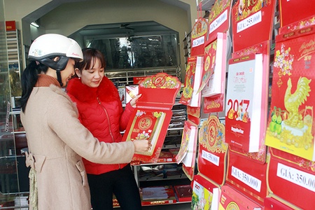 Phong phú thị trường lịch tết Đinh Dậu