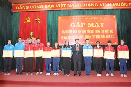 UBND tỉnh gặp mặt, biểu dương các HLV, VĐV đạt thành tích xuất sắc tại Giải vô địch thế giới và Đại hội TDTT toàn quốc năm 2018
