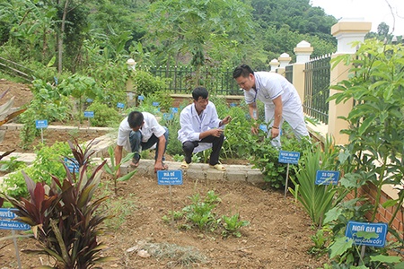 Nỗ lực chăm sóc sức khỏe ban đầu cho nhân dân