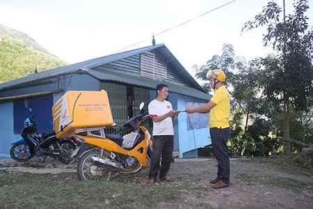 Nghề bưu tá vùng cao