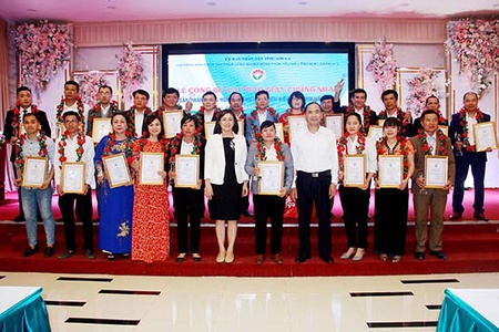 Trao Giấy chứng nhận sản phẩm công nghiệp nông thôn tiêu biểu cấp tỉnh năm 2019