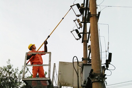 Cấp điện an toàn, ổn định trong mùa nắng nóng