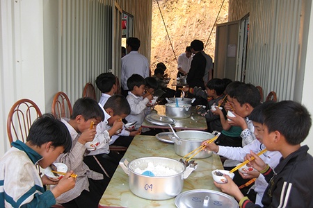 Bắc Yên: Cấp phát trên 317.850 tấn gạo cho học sinh bán trú
