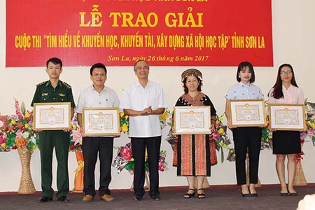 Thi đua khuyến học, khuyến tài, xây dựng xã hội học tập