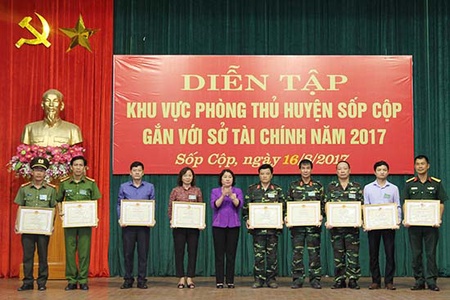 Diễn tập khu vực phòng thủ huyện Sốp Cộp gắn với Sở Tài chính năm 2017 đạt loại giỏi