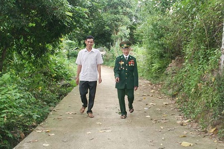 Dèm Thượng I huy động sức dân làm đường giao thông