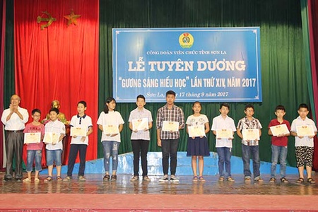 Công đoàn Viên chức tỉnh:  Lễ tuyên dương “Gương sáng hiếu học” lần thứ XIV năm 2017