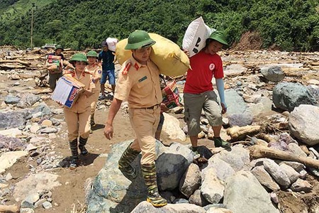 Xây dựng hình ảnh người chiến sĩ cảnh sát giao thông thanh lịch, thân thiện   