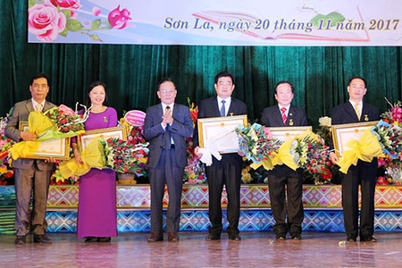 Các trường học: Kỷ niệm 35 năm Ngày Nhà giáo Việt Nam 20/11