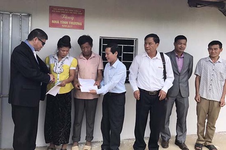 Trao Nhà tình thương cho hộ khuyết tật, đặc biệt khó khăn   