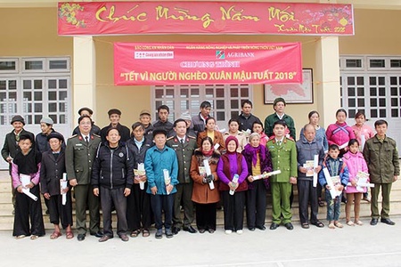 Báo Công an nhân dân: Chương trình “Tết vì người nghèo” xuân Mậu Tuất 2018 tại huyện Vân Hồ