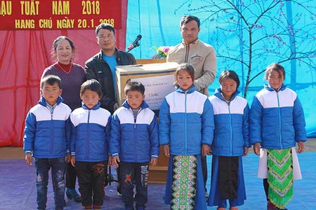 Thăm, tặng quà Tết xã Hang Chú