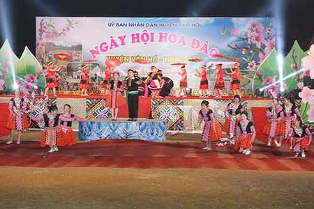 Khai mạc “Ngày hội Hoa đào” huyện Vân Hồ năm 2018