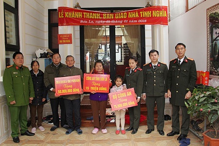Nhiều hoạt động quan tâm chăm lo đời sống tinh thần, vật chất cho đồng bào các dân tộc nhân dịp Tết Nguyên đán 2018