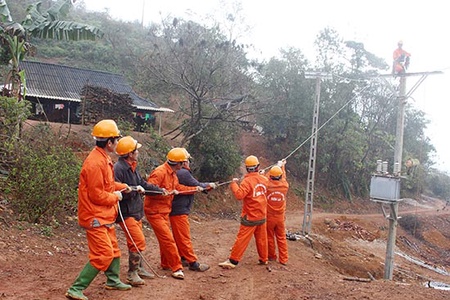 Điện về bản xa