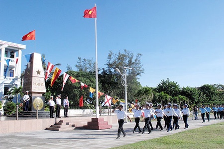 Mùa xuân thắm màu cờ Tổ quốc