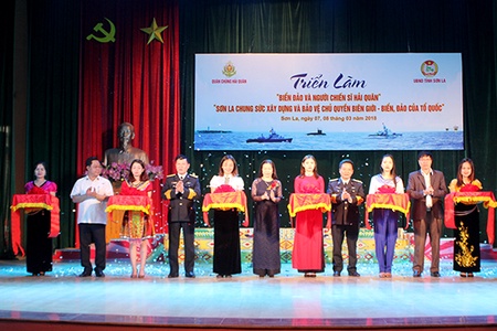 Triển lãm “Biển đảo - Người chiến sĩ hải quân” - “Sơn La chung sức xây dựng và bảo vệ chủ quyền biên giới - Biển đảo của tổ quốc”