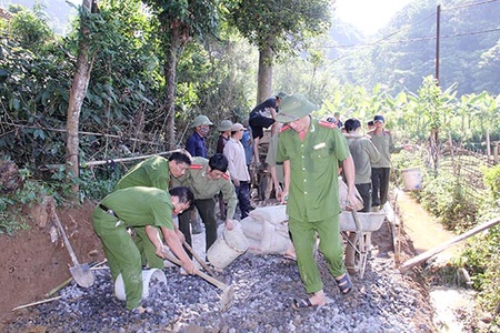 Công an Sơn La làm theo 6 điều Bác Hồ dạy