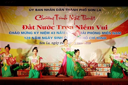 Chương trình nghệ thuật “Đất nước trọn niềm vui”