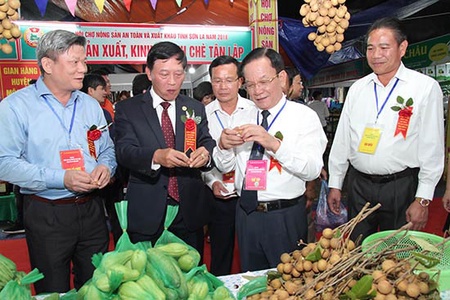 Khai mạc Hội chợ nông sản an toàn và xuất khẩu tỉnh Sơn La năm 2018