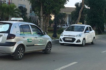Nhộn nhạo thị trường taxi ở Mộc Châu
