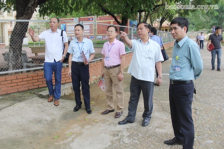 Đồng chí Phạm Văn Thủy, Phó Chủ tịch UBND tỉnh kiểm tra công tác chuẩn bị đón lưu học sinh Lào quay trở lại học tập
