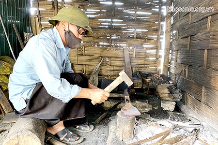 Nghề rèn trên đỉnh đèo Chẹn