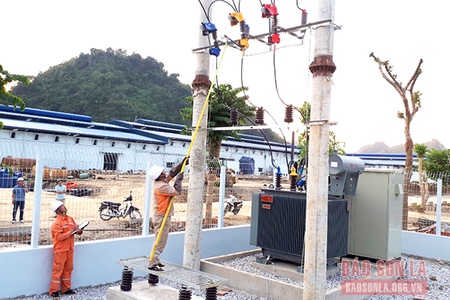 Đóng điện hai trạm biến áp Nhà máy phân bón Sông Lam Tây Bắc