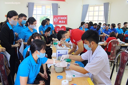 Ngày hội hiến máu nhân đạo “Tình người Sông Mã” 