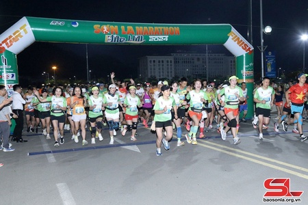 Cài 700 vận động viên chôm hặp Giải khánh len Sơn La Marathon Elite Hill