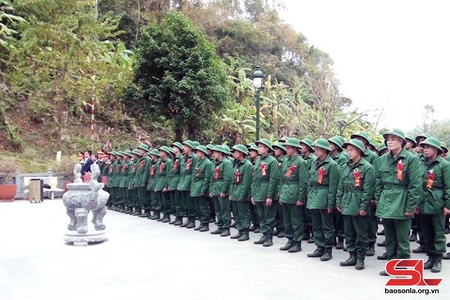 116 tân binh dâng hương Đền thờ Đại tướng Võ Nguyên Giáp