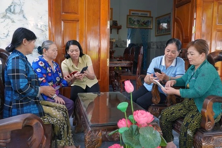Phụ nữ trên hành trình chuyển đổi số