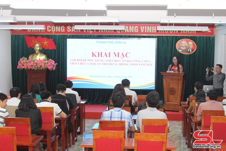 Bồi dưỡng tiếng Anh cho cán bộ, công chức, viên chức cơ quan Thành ủy, HĐND, UBND Thành phố