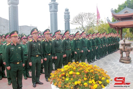 Giáo dục truyền thống cho chiến sĩ mới nhập ngũ năm 2024